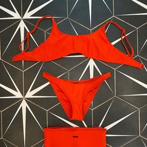 Triangl Bikini. Coral Red